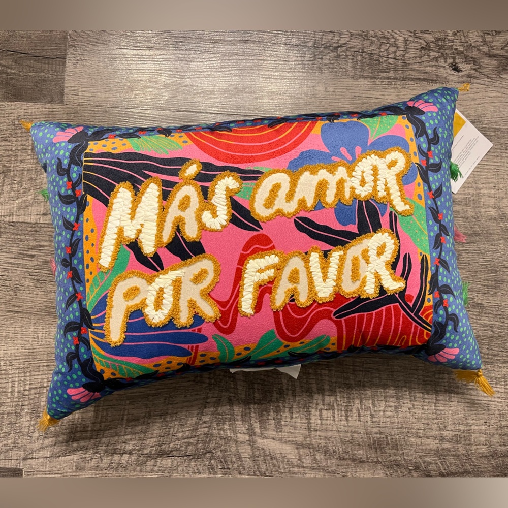 "Más Amor Por Favor" decorative throw pillow